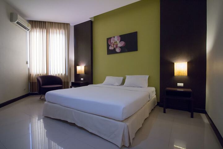 Room 13 of 37