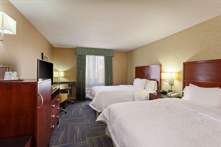 2 Queen Beds (1 of 5)