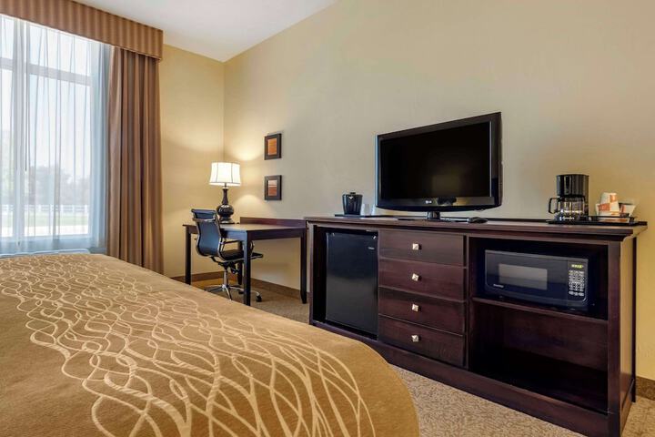 1 King Bed (13 of 19)