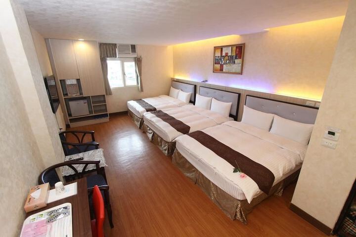 Room 7 of 28