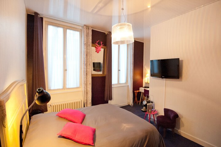 Room 9 of 16