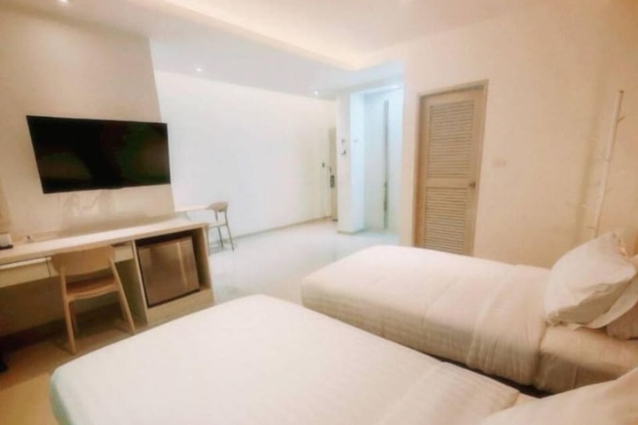 Room 8 of 13