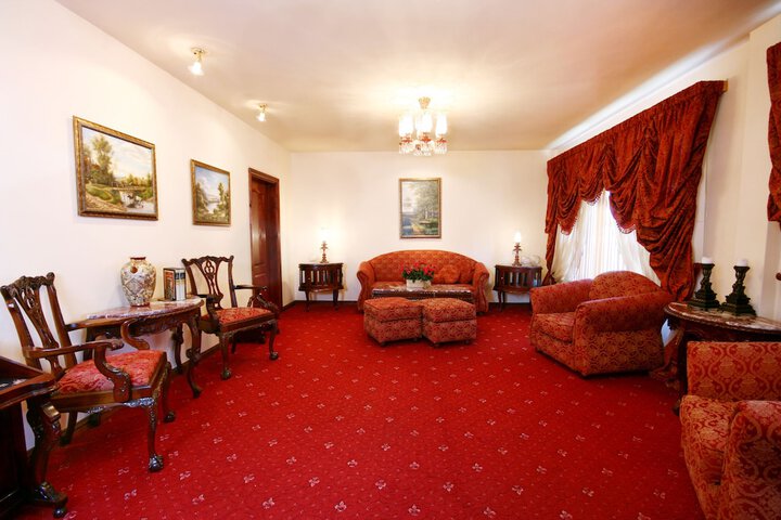Room 8 of 35