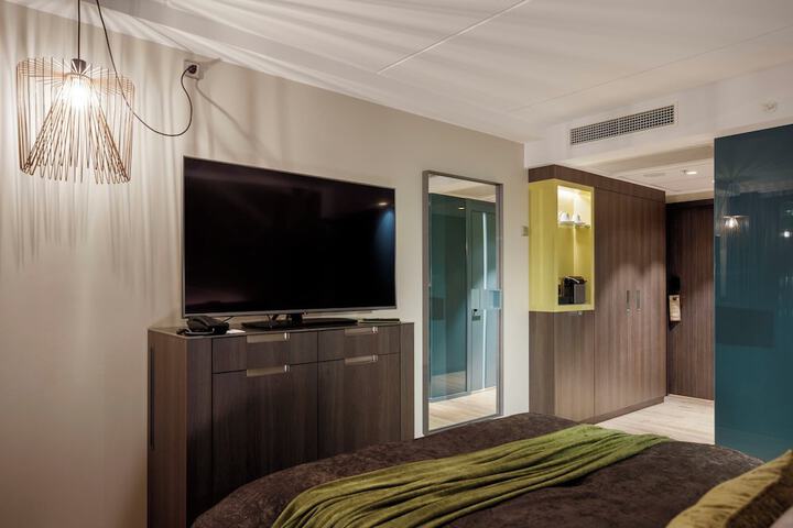 Room 34 of 107