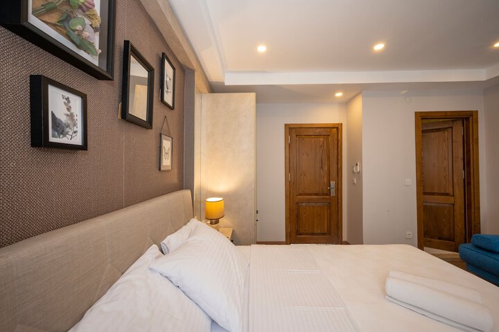 Room 28 of 98