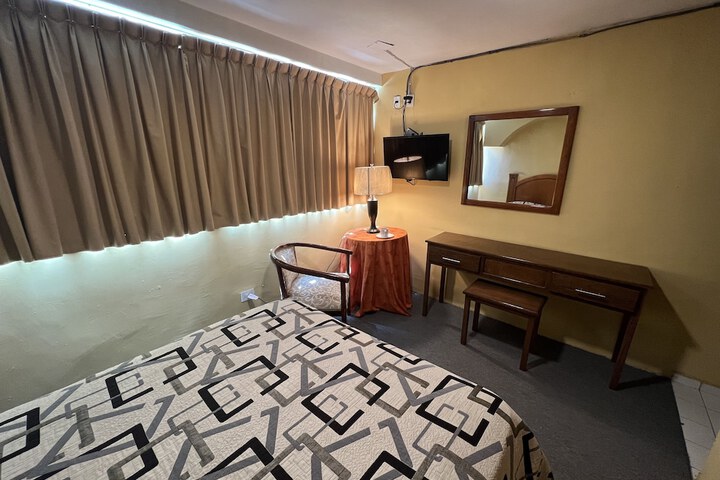 Room 10 of 17
