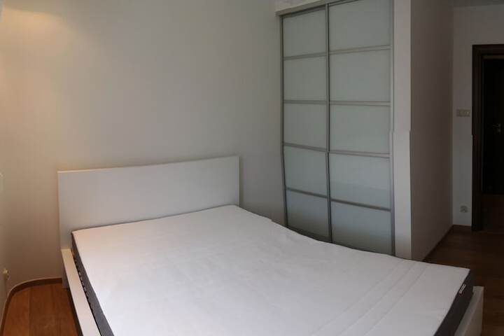 Room 5 of 28