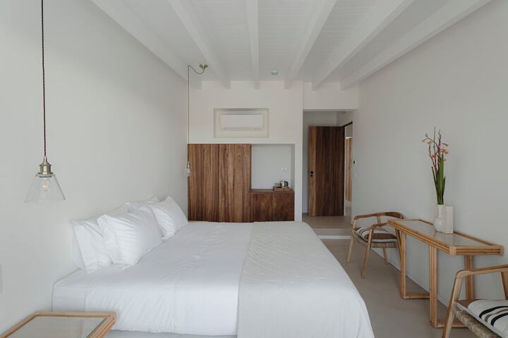 Room 32 of 84
