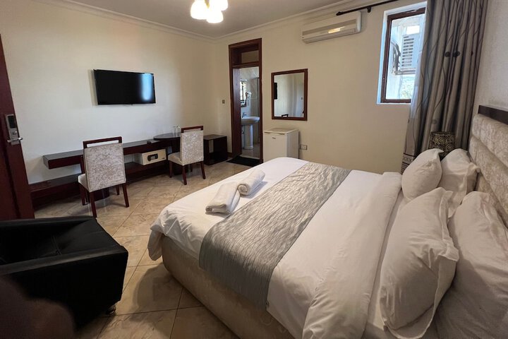 Room 11 of 37