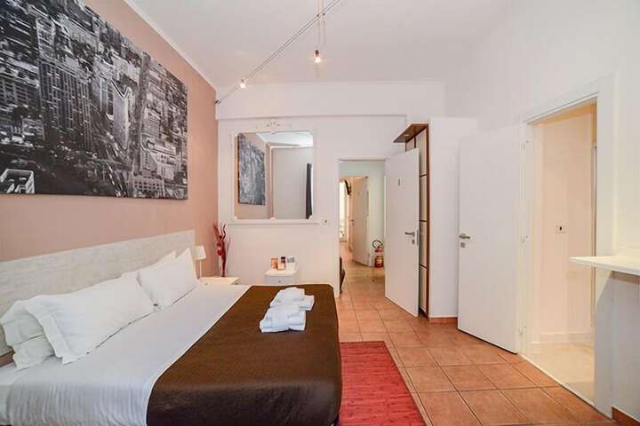 Room 10 of 18