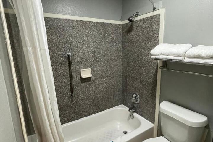 Basic King Bed (2 of 3)