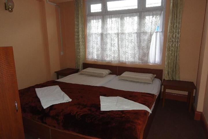 Room 2 of 5