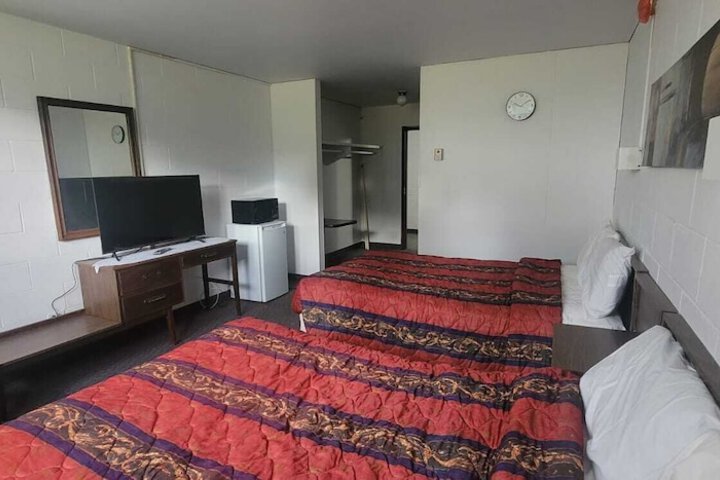 Room 4 of 6