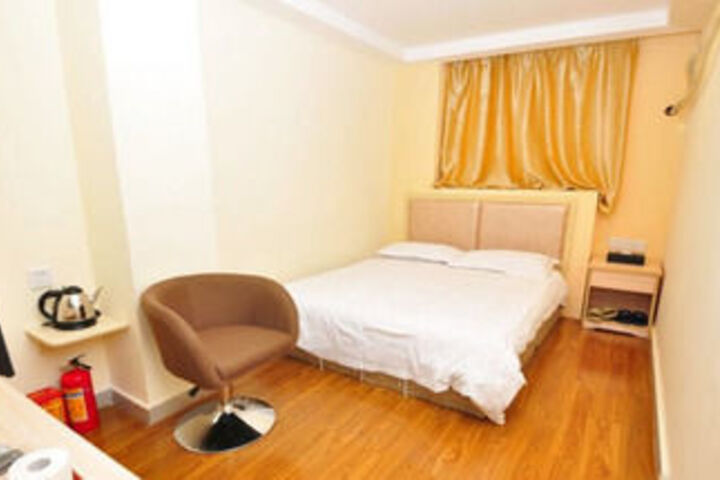 Room 2 of 10