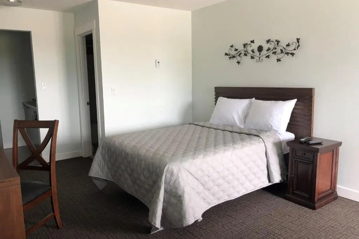 Room 4 of 12