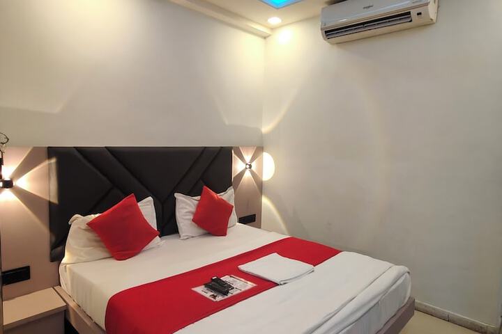 Room 10 of 20