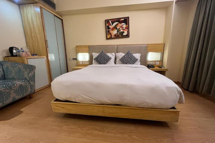 Room 17 of 32