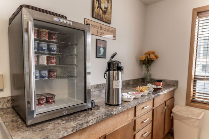 Breakfast/Coffee Service 22 of 36