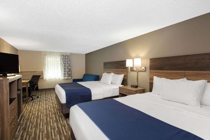 1 Queen Bed (17 of 22)