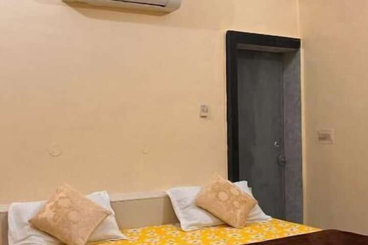 Room 15 of 43