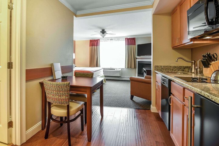 Room 12 of 25