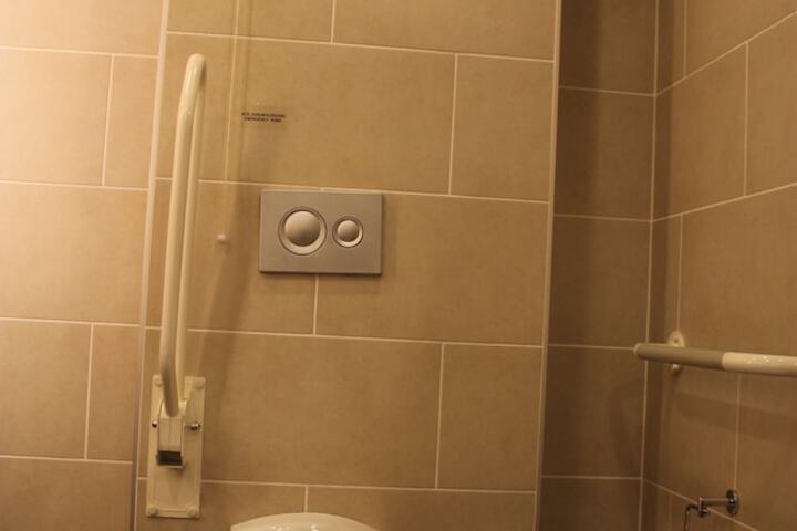 Room 24 of 70