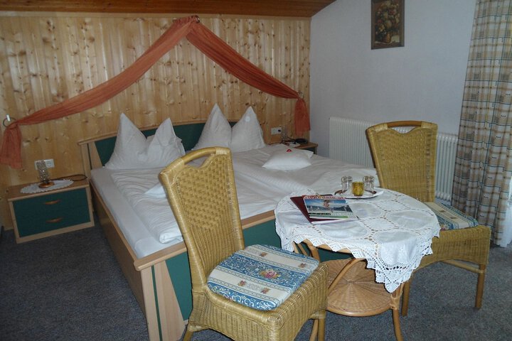 Room 9 of 23