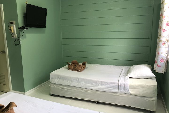 Room 11 of 34