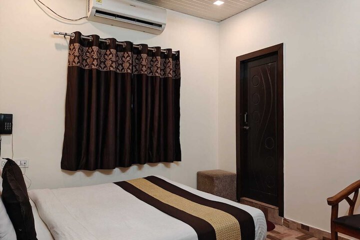 Room 6 of 38