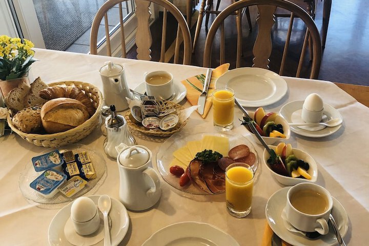 Breakfast/Coffee Service 65 of 95