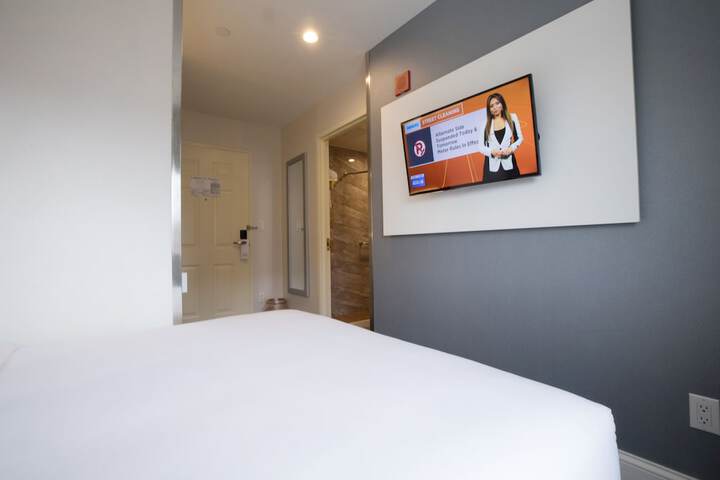 Room 12 of 30