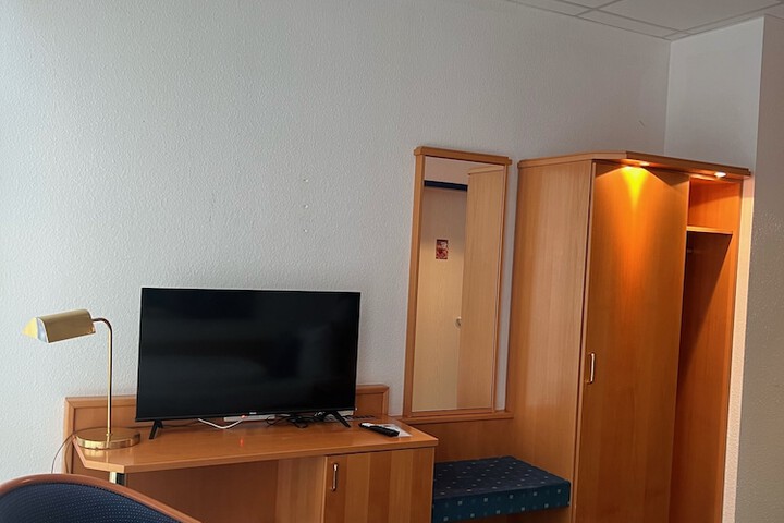 Room 25 of 59