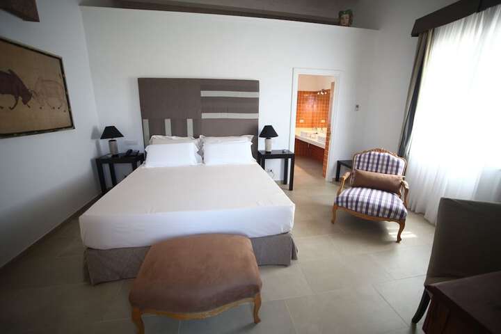 Room 10 of 37