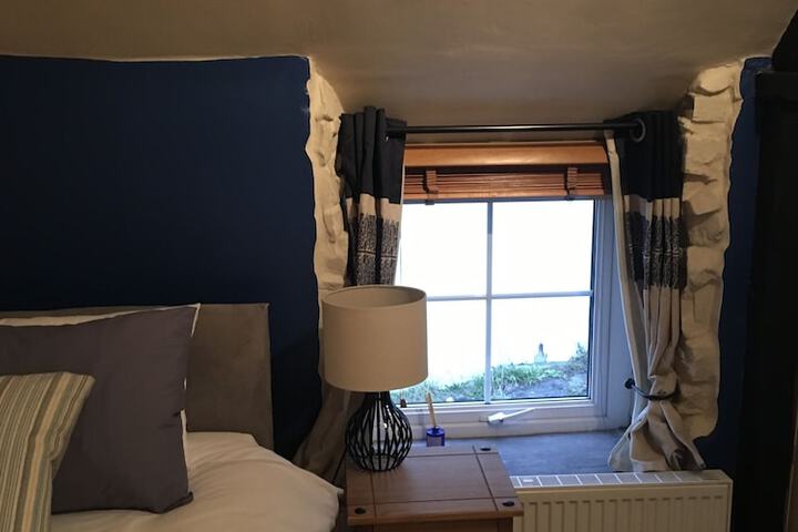 Room 3 of 38