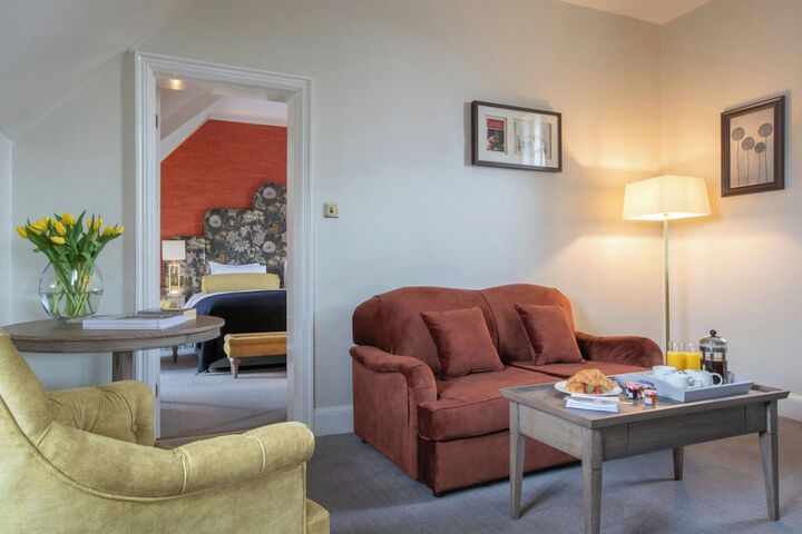 Lounge 64 of 76