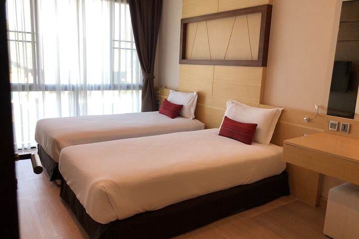 Room 3 of 27