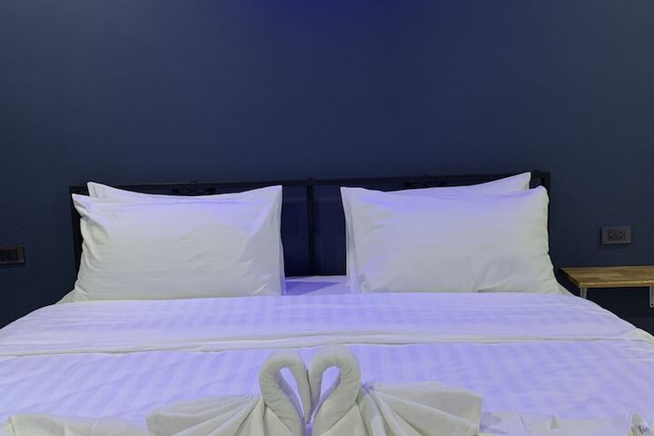 Room 4 of 12