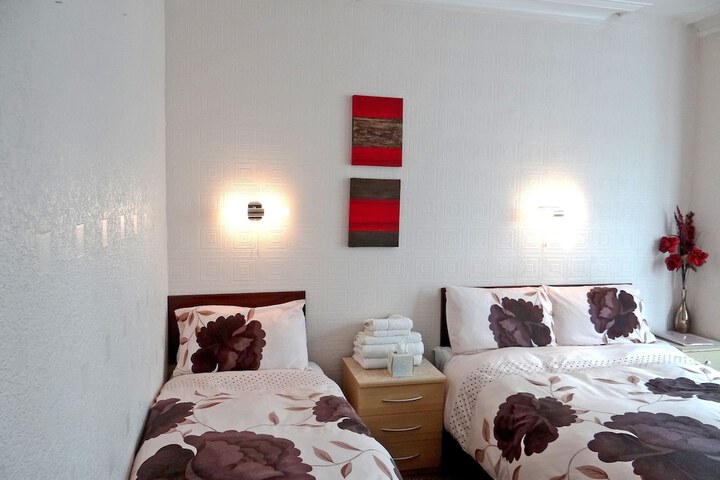 Room 3 of 6