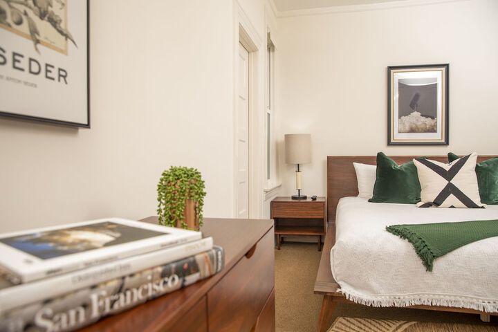 Room 28 of 141