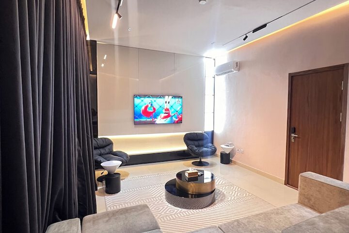 Room 28 of 61