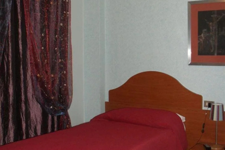 Room 4 of 5