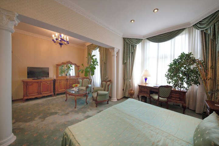 Room 25 of 104