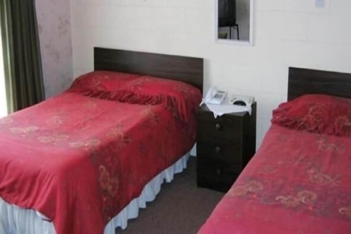Room 8 of 32