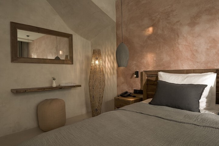 Room 10 of 84