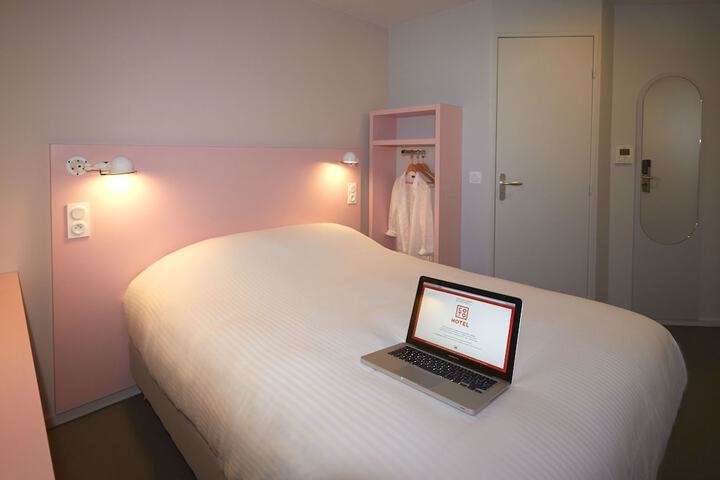 Room 8 of 32
