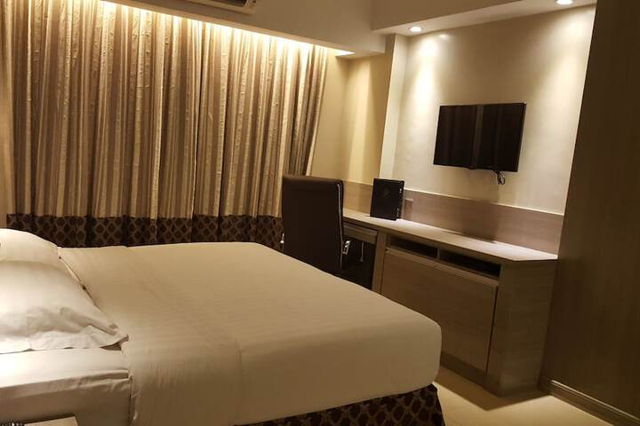 Room 8 of 139