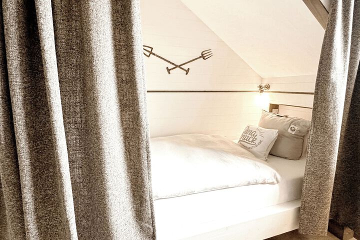 Room 47 of 82