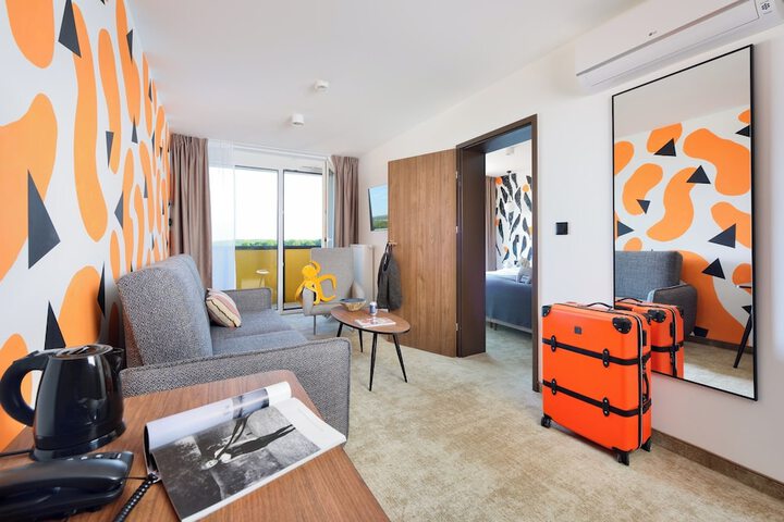 Room 10 of 47