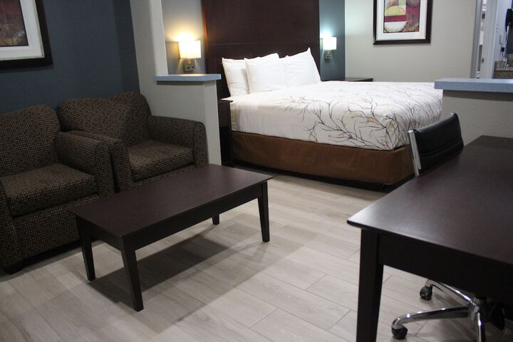 Room 7 of 27