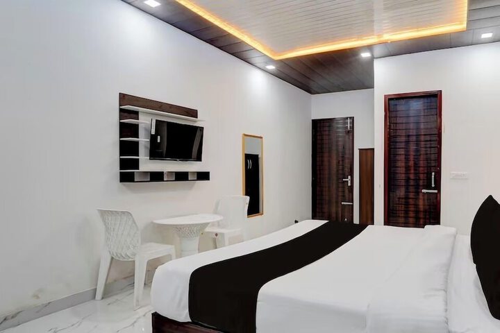 Room 4 of 15